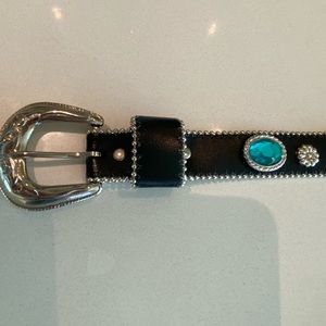 FREE W/purchaseVINTAGE 80’s New condit real leather belt 32 inches length size S
